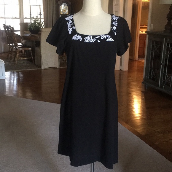 Banana Republic Dresses & Skirts - Banana Republic black 100% cotton dress sz medium